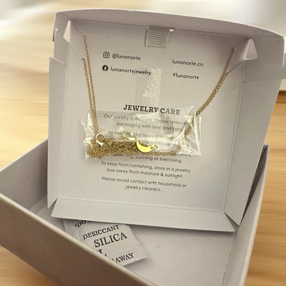 Luna Norte Elegant Gold M Initial and Black Onyx Heart Necklace Set NEW - Picture 3 of 9